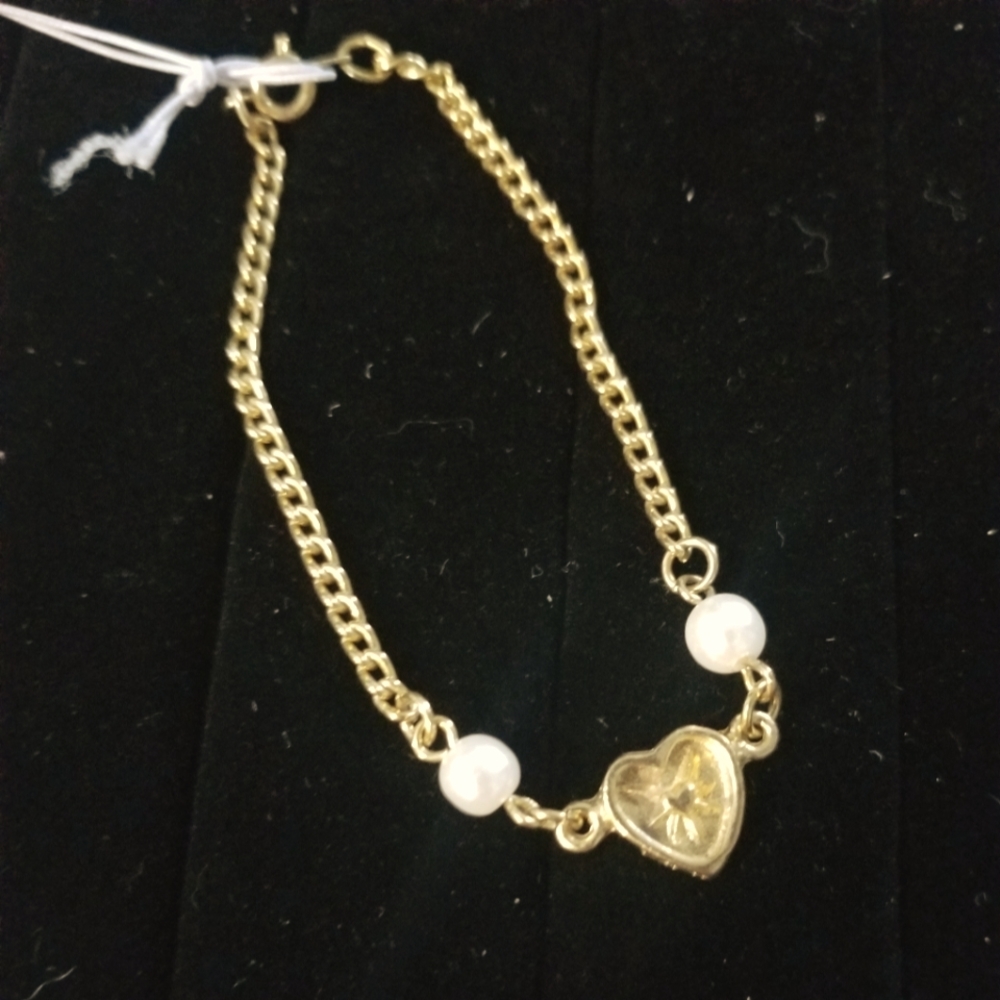 Goldtone heart and pearl bracelet